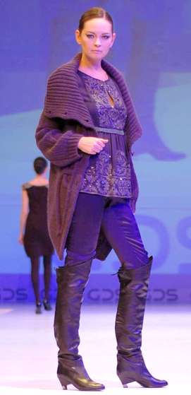 Schwarze Stiefel liegen weiterhin im Trend